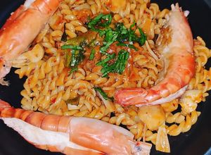 รูปของ ฟูซิลี่ (fusilli)ซอสต้มยำกุ้ง (พาสต้าเส้นเกลียว) fusilli tom yum