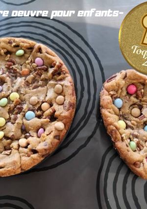 Une photo de Cookie géant et son cœur déco smarties