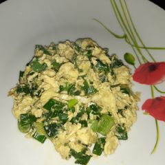 A picture of Onion Tops Scrambled Eggs.