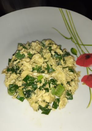 A picture of Onion Tops Scrambled Eggs.
