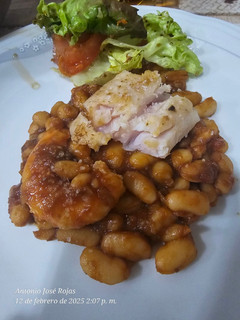 Una foto de Judías, langostinos y merluza