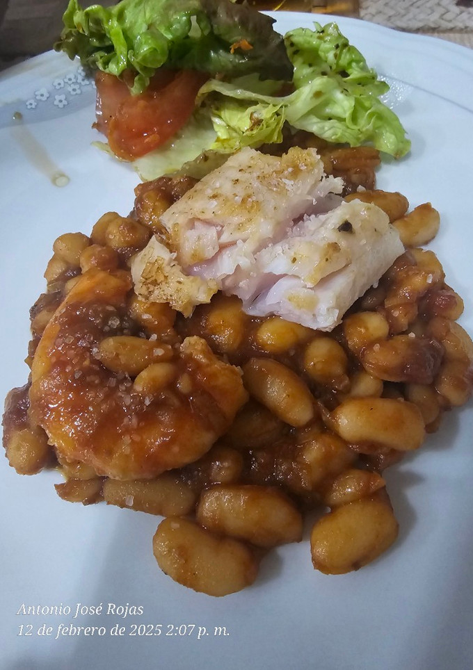 Una foto de Judías, langostinos y merluza