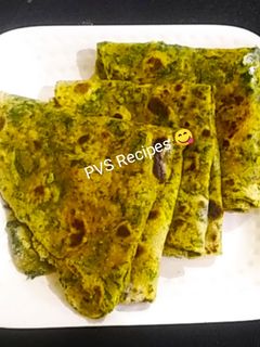 पालक पराठा (palak paratha recipe in marathi) रेसिपी चे मुख्य फोटो