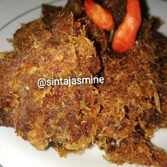 A picture of Gepuk daging sapi.