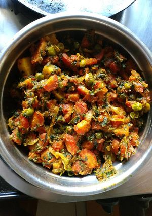 A picture of Aloo Gajar Methi Mutter.