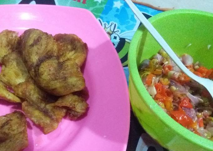 Ayam goreng sambal matah