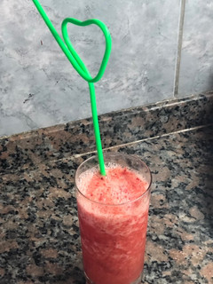 Una foto de Licuado de frutilla y naranja🍓🍊