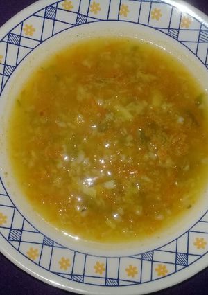 Una foto de Sopita de avena y verduras!!!🍲🤗