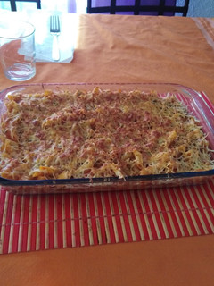 Una foto de Macarrones con verdura y pollo