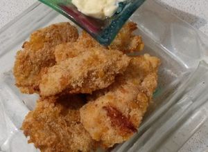 Una foto de Pechuguitas de pollo crocantes con mayonesa de jengibre