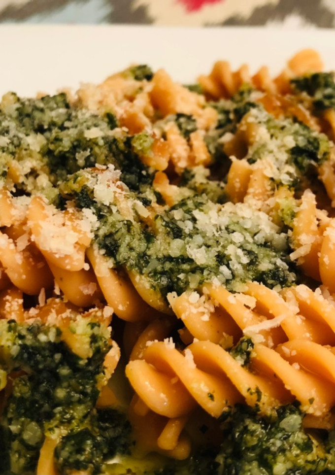Una foto de Salsa pesto de albahaca