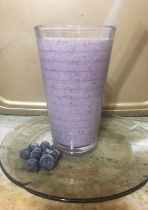 Una foto de Smoothie proteico de arándanos