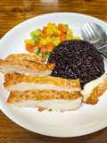 ข้าวไรซ์เบอร์รี่อกไก่สไปซี่ไร้น้ำมัน