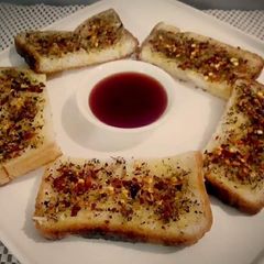 A picture of Garlic Bread on tawa.