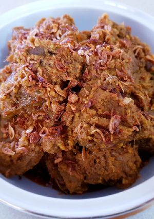 A picture of Beef Rendang.