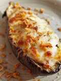 Berenjenas gratinadas rellenas de picadillo cubano