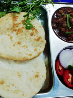 छोले - भटूरे (chole bhature recipe in Hindi) रेसिपी मुख्य फोटो