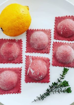 Foto di Ravioli rosa con ricotta e limone