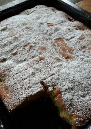 รูปของ Plum cake เค้กลูกพลัม Plommekake