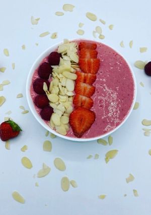 Une photo de Bouddha Bowl aux Fruits Rouges