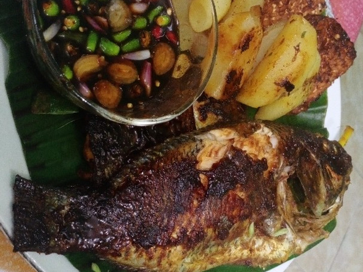 Langkah Mudah untuk Membuat Ikan mujair bakar bumbu kuning dan kecap, Sempurna