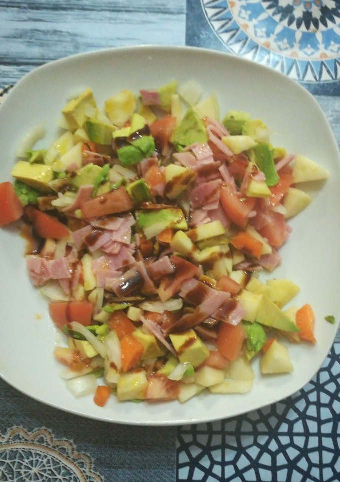 Una foto de Ensalada de Aguacate y Manzana
