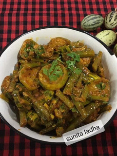 ग्वार फली और काचरे की सब्जी (Gawar phali aur kachri ki sabzi recipe in hindi) रेसिपी मुख्य फोटो