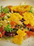 Ensalada templada de navajas en fritura con jamón