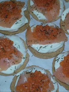 Una foto de Canapés de salmón y philadelphia