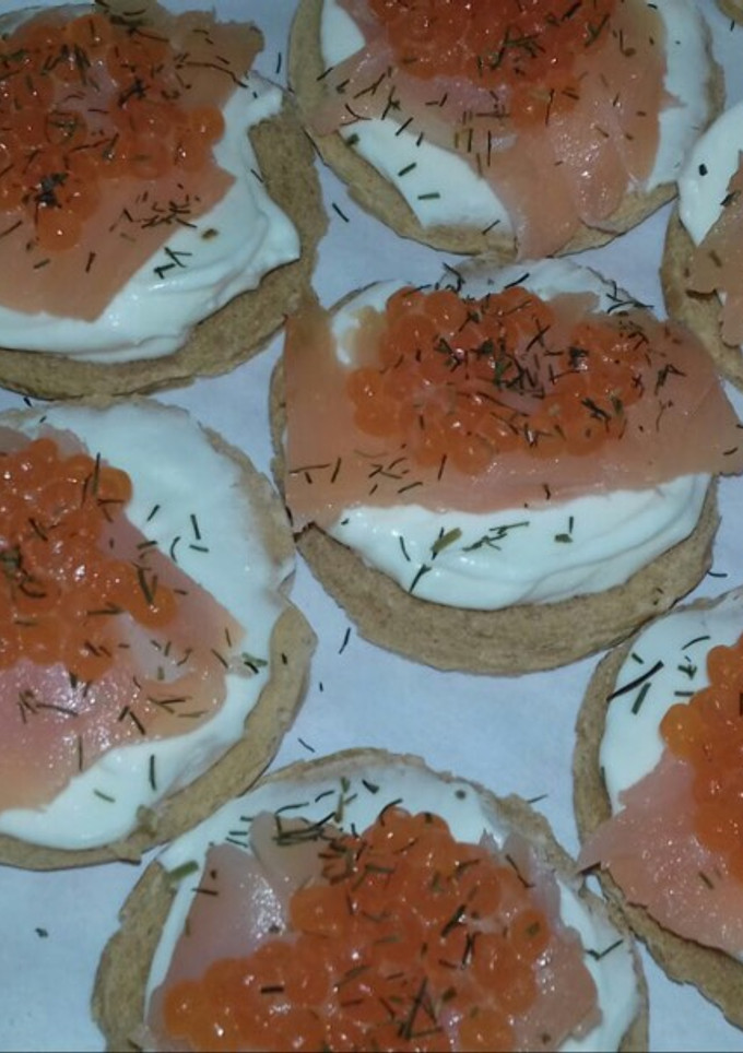 Una foto de Canapés de salmón y philadelphia