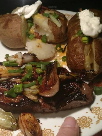 Easy Steps to Make Bumbu Jahe Steak dengan Daun Bawang dan Kentang which Delicious