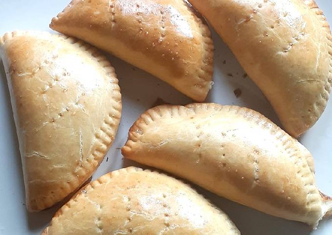 Meatpies and Sour mayonnaise dip