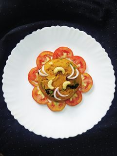 ટોમેટો ઉપમા (Tomato Upma Recipe In Gujarati) રેસીપી મુખ્ય ફોટો