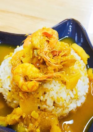 Hình của món Cà ri tôm dứa vị thái.