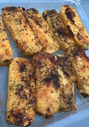 Une photo de Pain de maïs grillé sauce tomate mozzarella et basilic