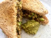 Una foto de pechuga al pesto