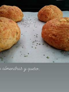Una foto de Pan de almendras y queso sin gluten