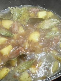 Una foto de Salchichas con patatas