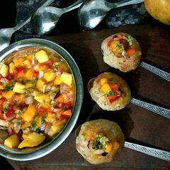 A picture of Mango Salsa panipoori.