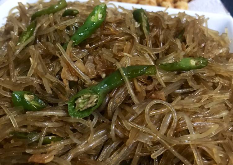 Langkah Mudah untuk Menyiapkan 45. Bihun (soon) goreng lombok ijo yang Enak