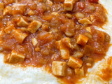 Polenta cremosa con salsa de tofu