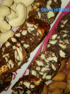 A picture of Dates dry fruits sweet.