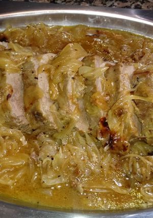 Una foto de Peceto encebollado con mostaza