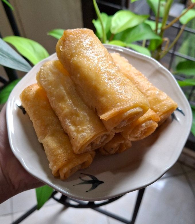 Tatu sikiklari Yuliya sikni sordi, Lenani eshakda sikdi