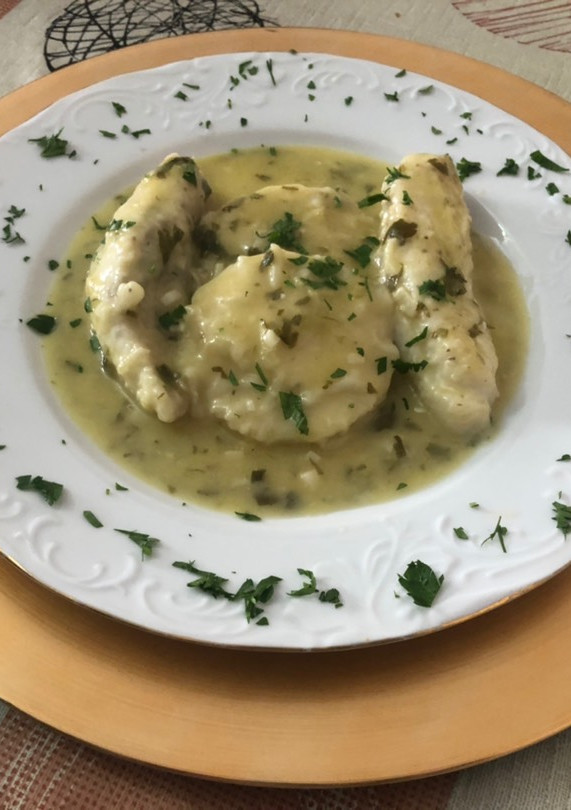 Una foto de Rape y merluza en salsa de ajo y vino blanco