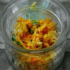A picture of Instant Turmeric Root Pickle.