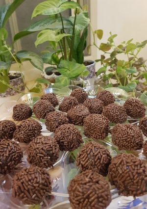 A picture of Chocolate orange brigadeiros.