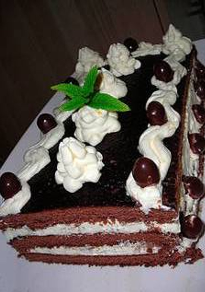 Una foto de Pastel de chocolate con crema de vainilla- fácil