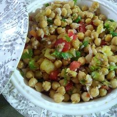 A picture of White chana chaat ❤️.