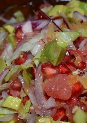 Una foto de Ensalada marroquí de granada y naranjas